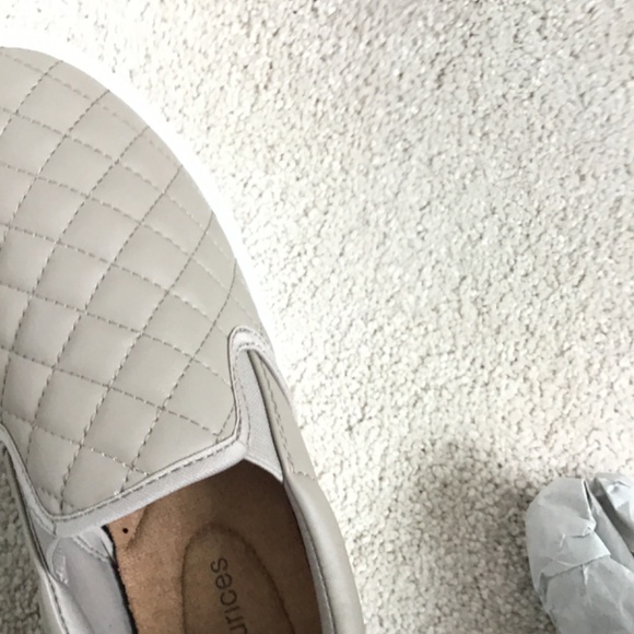 Maurice’s quilted slip on shoe - Picture 2 of 5